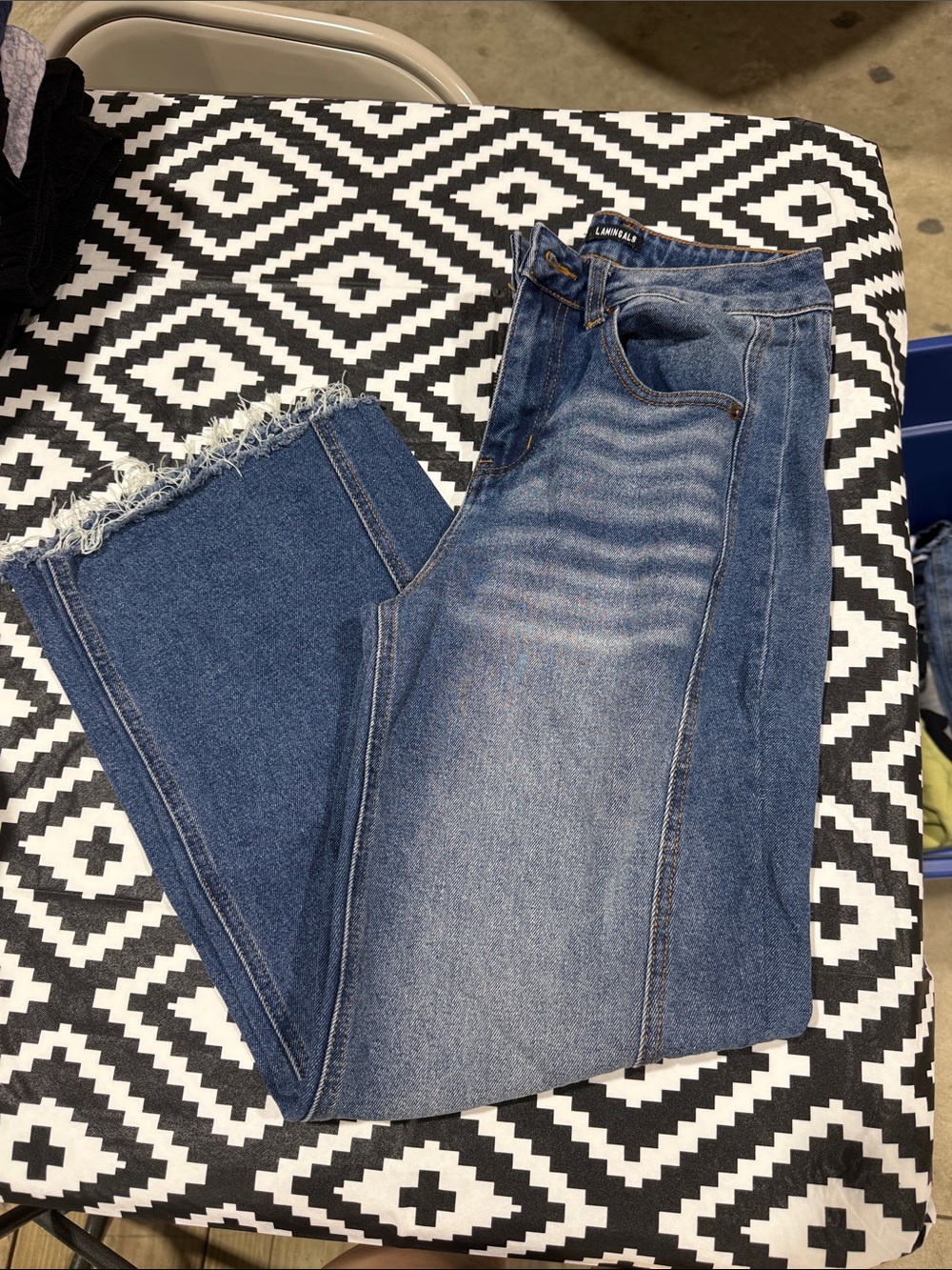 High-Rise Washed Blue Cropped Jeans with Frayed Hem